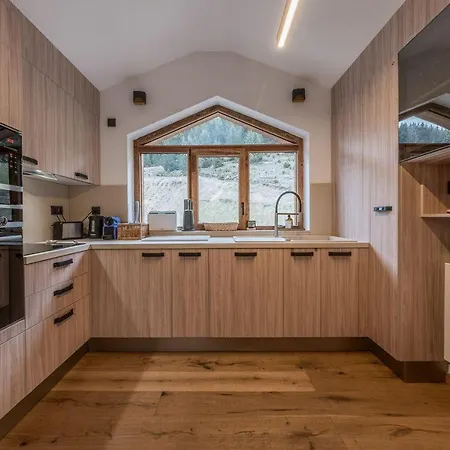 Appartement Cozy Penthouse With View & Parking