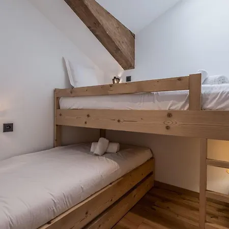 Cozy Penthouse With View & Parking *